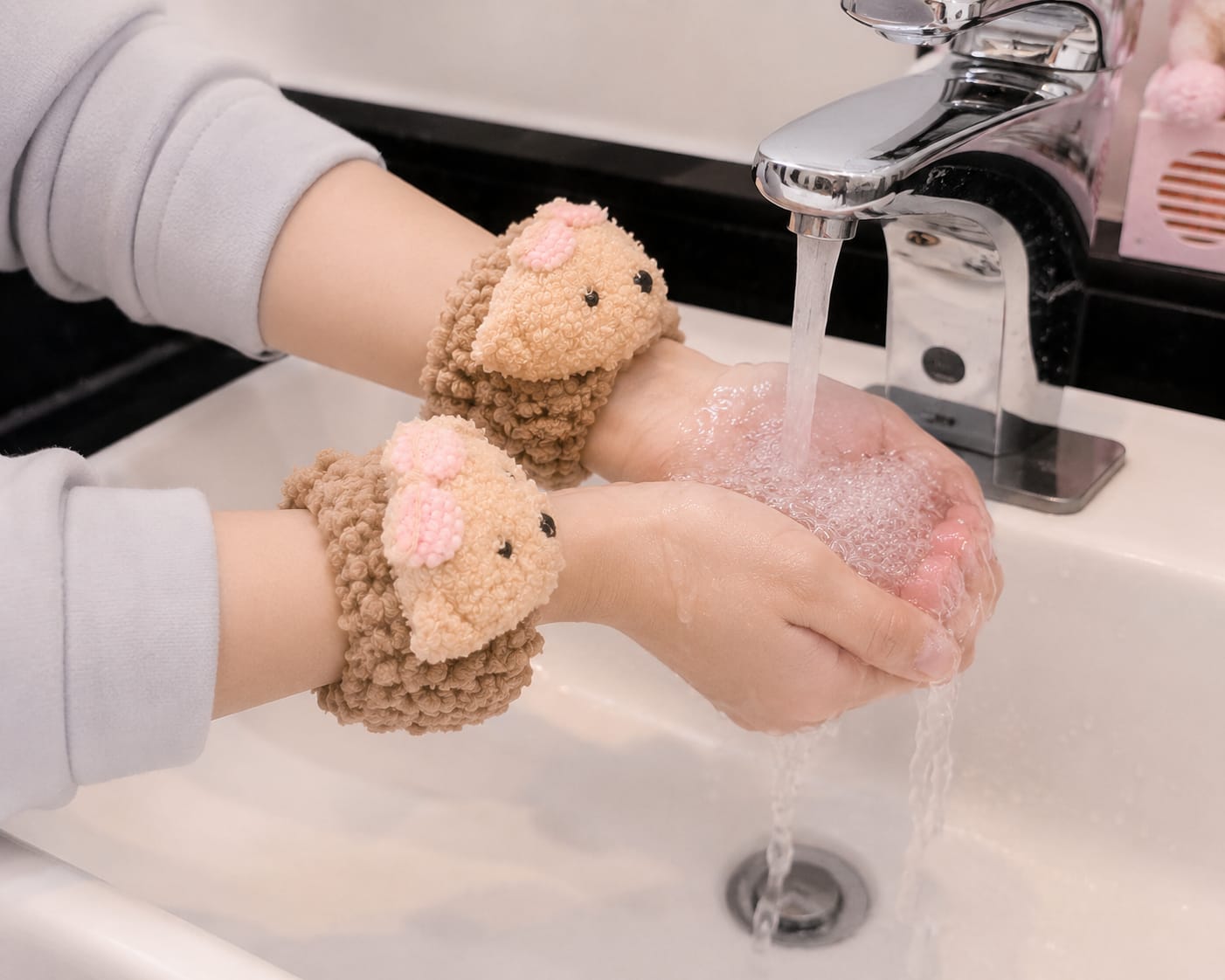 Teddy Face Washing Wristbands - أساور غسل الوجه الدب