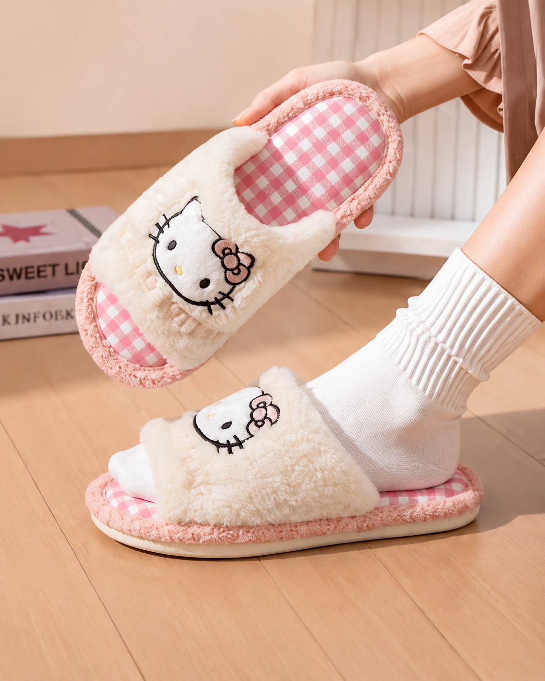 Hello Kitty Cozy Plush Slippers | سليبر فرو