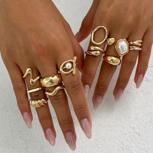 Luna Gold Minimal Ring Set (10–11 Pieces) - طقم خواتم لونا الذهبي المينيمال (10–11 قطعة) ✨