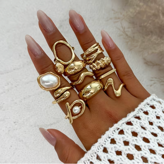Luna Gold Minimal Ring Set (10–11 Pieces) - طقم خواتم لونا الذهبي المينيمال (10–11 قطعة) ✨